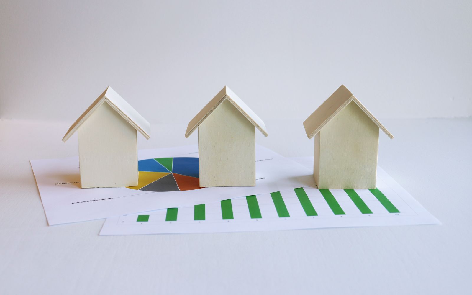 Bali property market trends graph showing stable prices but declining occupancy rates