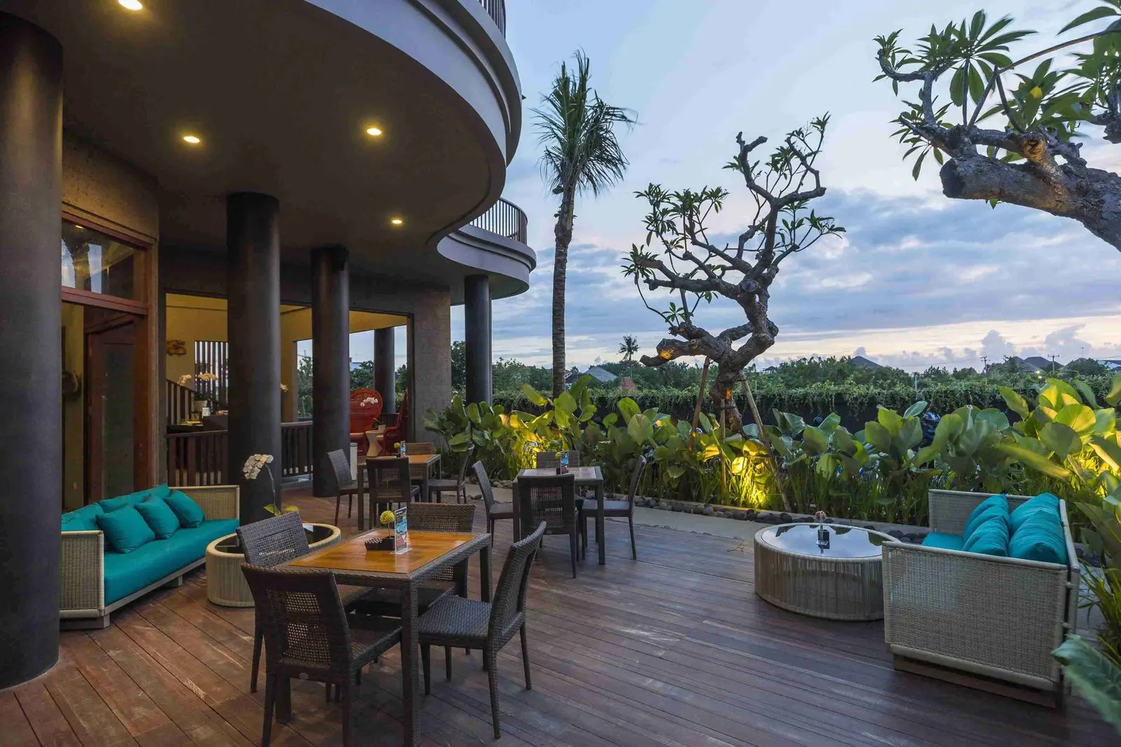 4 Stars Hotel In Pererenan Beach  Canggu