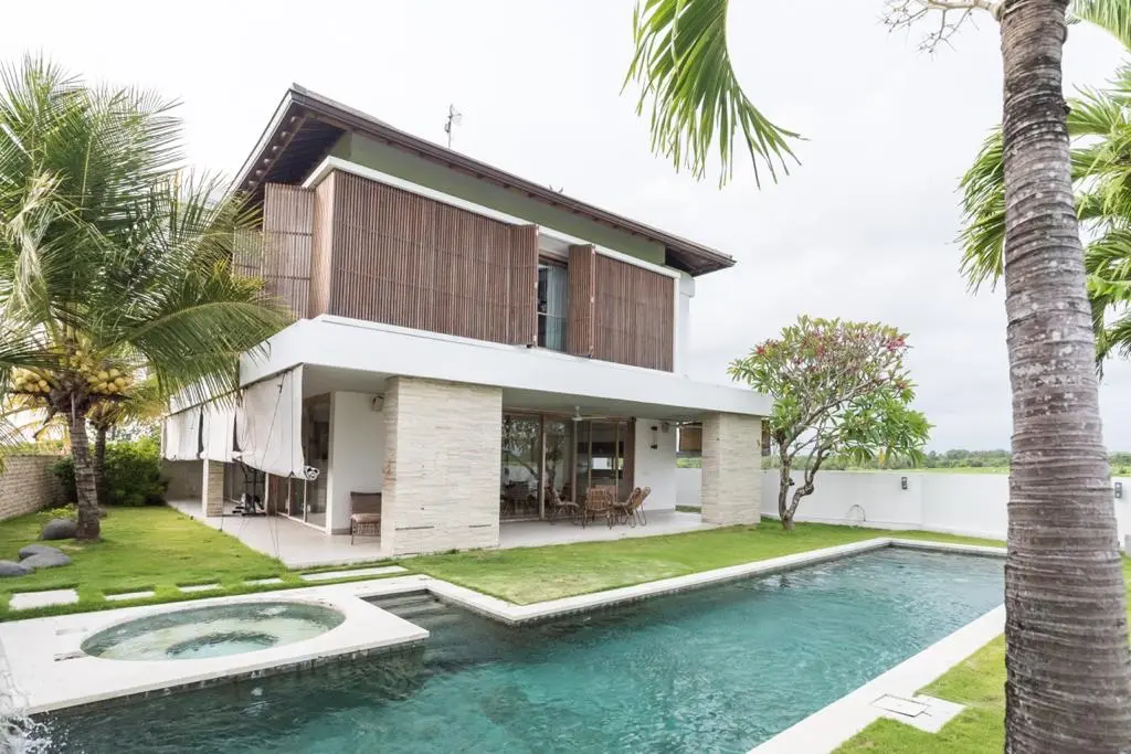Tranquil Elegance: Luxurious Villa in the Heart of Cemagi